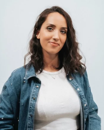 Laur&egrave;ne, Maquilleuse professionnelle chez Poly Prods