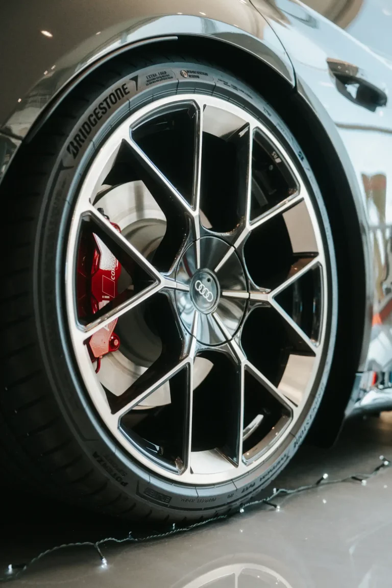 Automobile, photographie Poly Prods